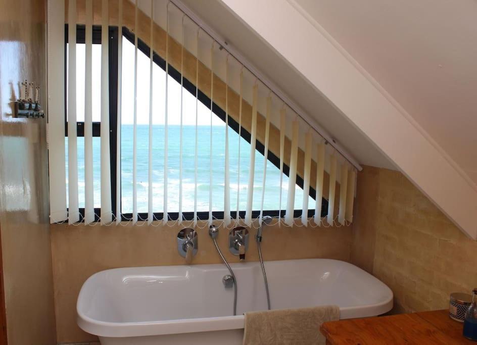 Baby Whale Bliss - Beachfront House วิทซันด์ ภายนอก รูปภาพ