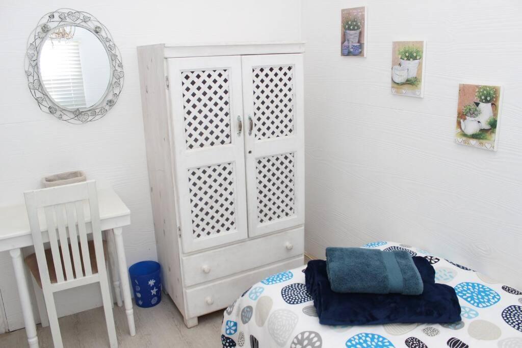 Baby Whale Bliss - Beachfront House วิทซันด์ ภายนอก รูปภาพ